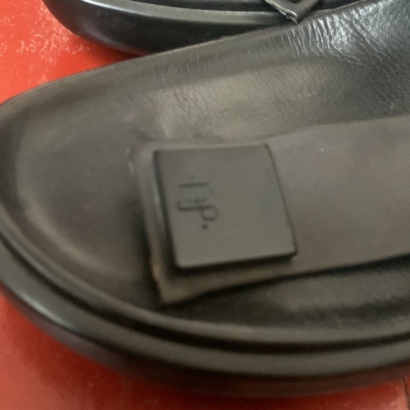 Womens leather thonged toe sandals. - Picture 6 of 6